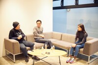 左から佐々木敦、南波一海、和田彩花。