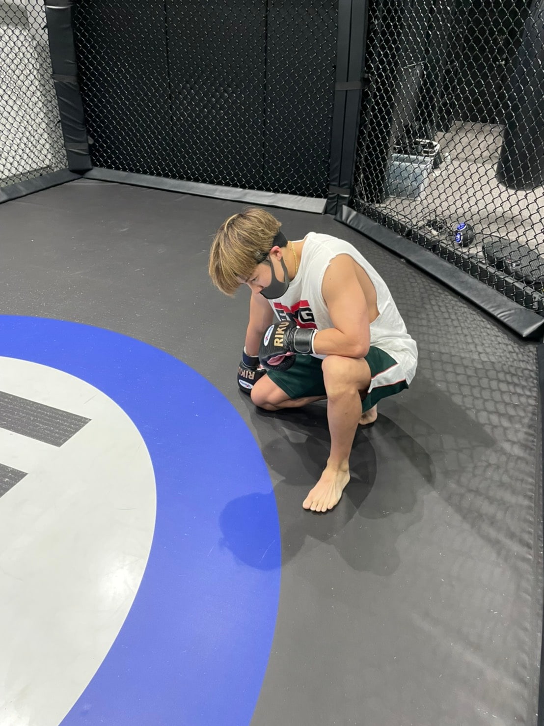 最後は安定の追い込み後のヘロヘロな僕。笑 おかげさまでライブでは1秒たりとも息上がらないし、ばてません!!