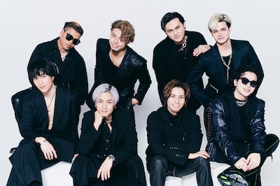 上段左からLIKIYA、武知海青、龍、与那嶺瑠唯、下段左より藤原樹、川村壱馬、神谷健太、山本彰吾。（撮影：曽我美芽）