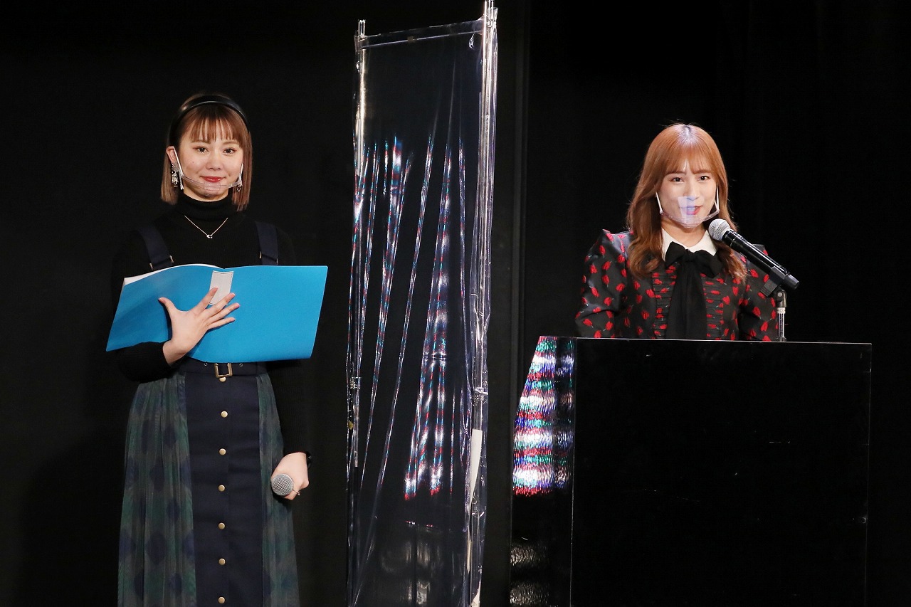 イベントMCを務めた斉藤真木子と松本慈子。 (c)2021 Zest,Inc.