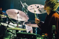 藤田亮介（Dr）（撮影：西槇太一）