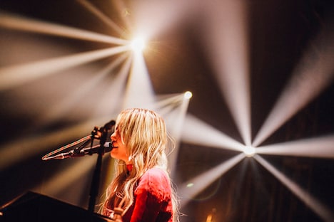 中村未来(Vo, G, Key, Manipulator)(撮影:西槇太一)