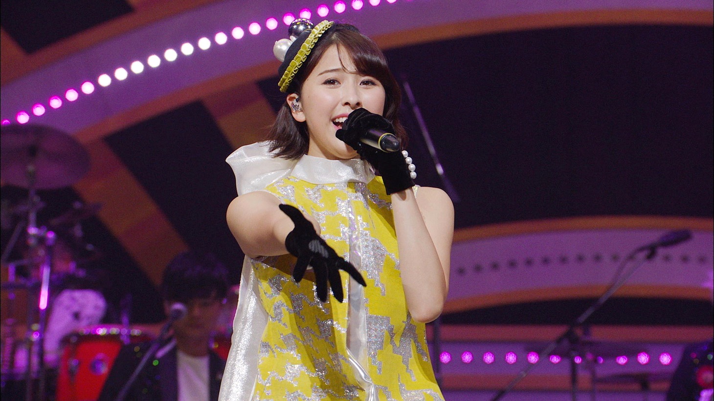 ももいろクローバーZ「DNA狂詩曲」ライブ映像より。