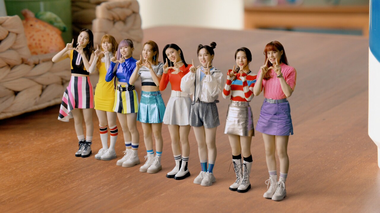 NiziU ニナ　SoftBank NiziULAB NiziU LAB」CM放送スタート、YouTubeではメイキングやインタビューを