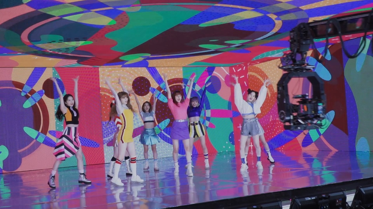 NiziUメイキング写真。