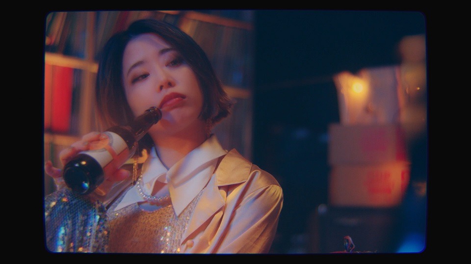 フィロソフィーのダンス「カップラーメン・プログラム」ミュージックビデオのワンシーン。