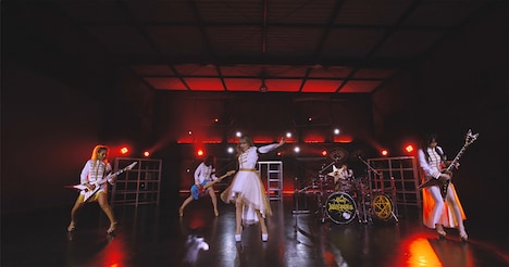 LOVEBITES「Winds Of Transylvania」ミュージックビデオより。