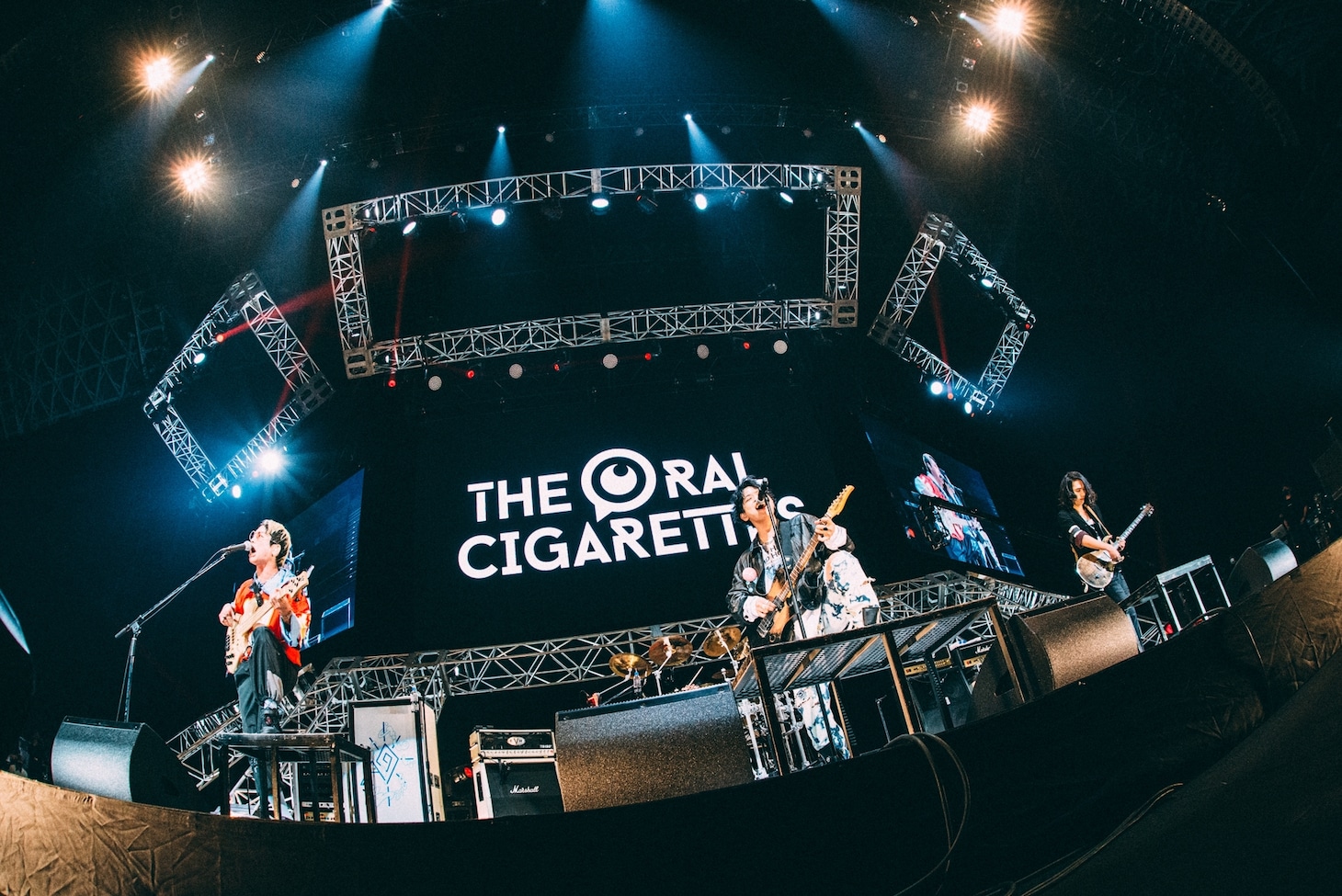 THE ORAL CIGARETTES（撮影：ハタサトシ）