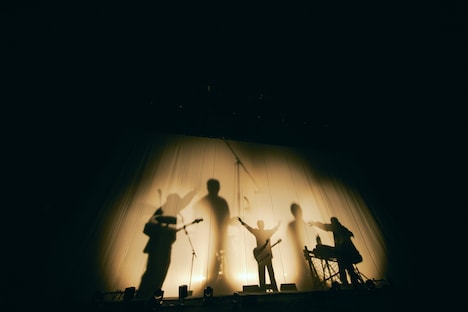 「sumika Live Tour 2020-2021 -Daily's Lamp-」の様子。（撮影：山川哲矢）