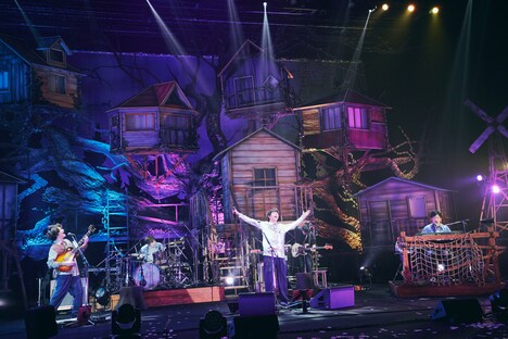 「sumika Live Tour 2020-2021 -Daily's Lamp-」の様子。（撮影：山川哲矢）