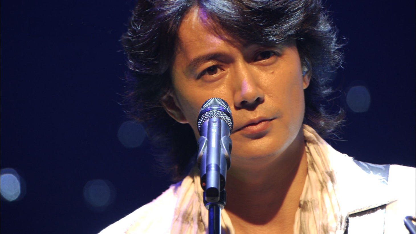 「福山雅治 ライブサーキット『fighting pose』」 での福山雅治。