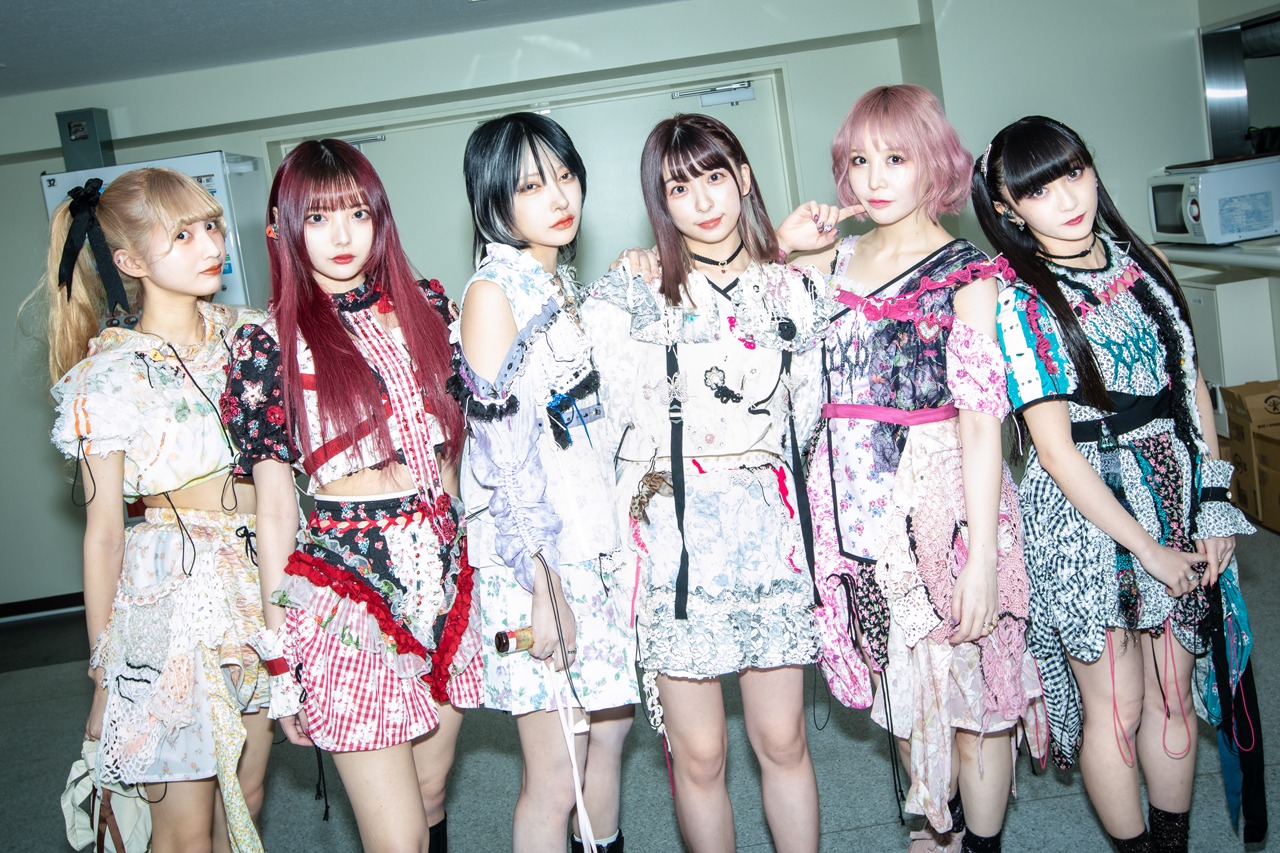 ZOC「ZOC NEVER TRUST ZOC FINAL」より、バックステージでのZOC。（Photo by Masayo）