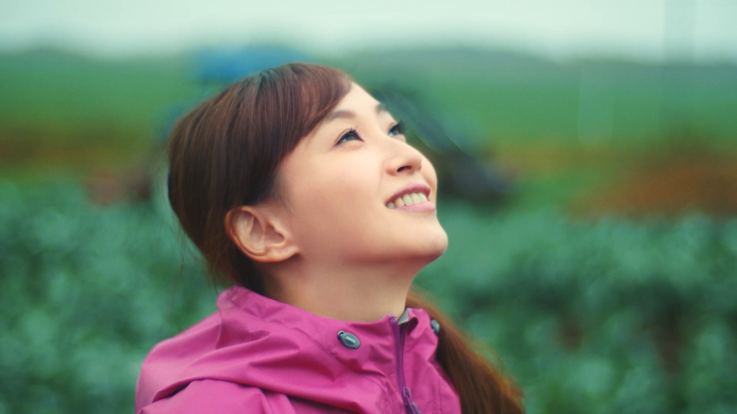 JAグループ北海道のテレビCM「パラレルノーカーはじまっています編」より。