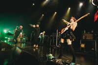 栗原健、タブゾンビ（SOIL&"PIMP"SESSIONS）をゲストに迎えるRei。（撮影：上飯坂一）