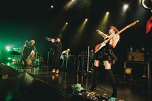 栗原健、タブゾンビ（SOIL&"PIMP"SESSIONS）をゲストに迎えるRei。（撮影：上飯坂一）