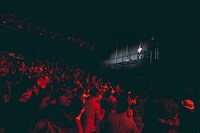 会場のバルコニーに登場したRei。（撮影：上飯坂一）