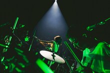 「Rei Release Tour 2021 "SOUNDS of HONEY" -the Band Set-」の様子。（撮影：上飯坂一）