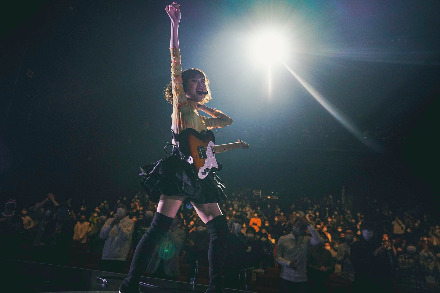 「Rei Release Tour 2021 "SOUNDS of HONEY" -the Band Set-」の様子。（撮影：上飯坂一）