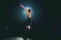 「Rei Release Tour 2021 "SOUNDS of HONEY" -the Band Set-」の様子。（撮影：上飯坂一）