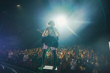 「Rei Release Tour 2021 "SOUNDS of HONEY" -the Band Set-」の様子。（撮影：上飯坂一）