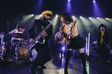 栗原健とセッションするRei。（撮影：上飯坂一）