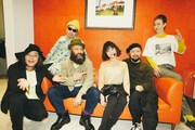 左から渡辺シュンスケ（Schroeder-Headz）、中西道彦（Yasei Collective）、栗原健、Rei、タブゾンビ（SOIL&"PIMP"SESSIONS）、山口美代子（BimBamBoom）。（撮影：上飯坂一）