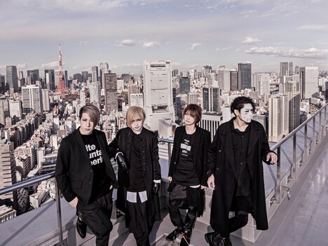 ゴールデンボンバー。右から2番目が喜矢武豊。