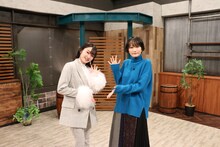 左から宮本佳林、児玉雨子。