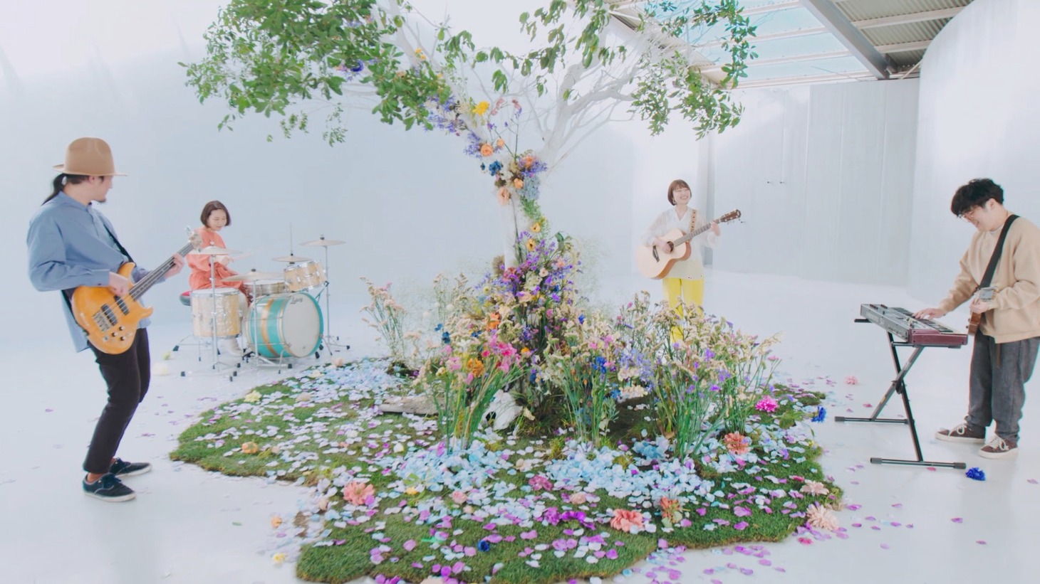 関取花「新しい花」ミュージックビデオより。