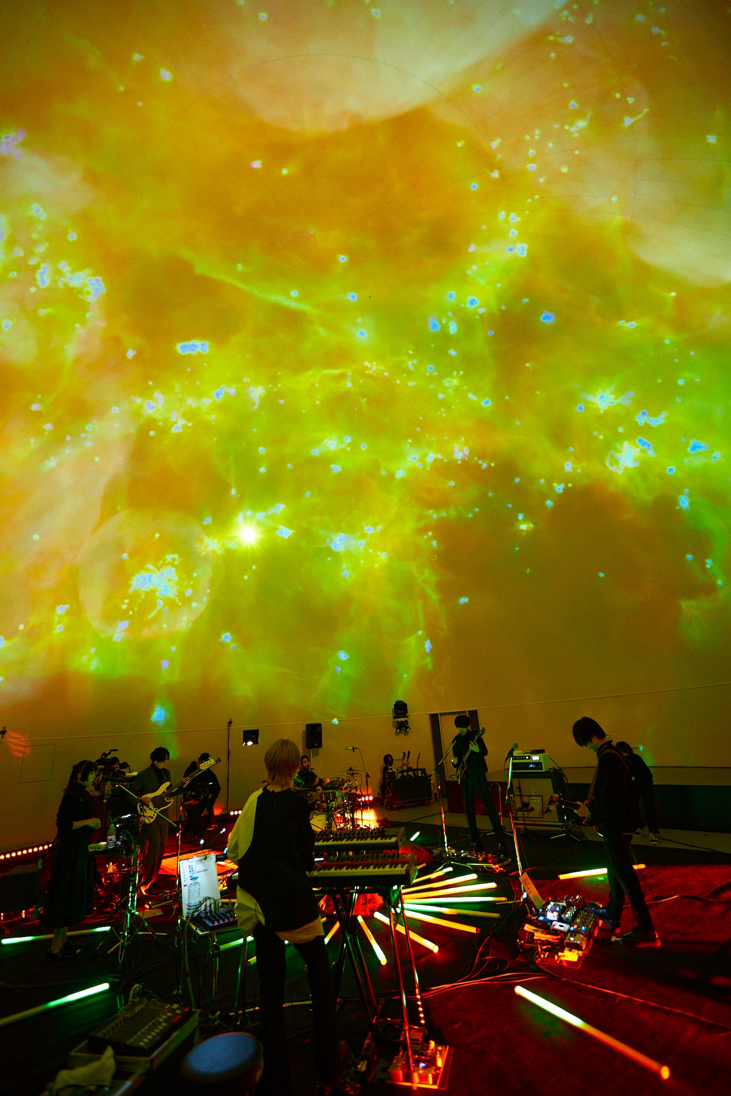 「indigo la End『夜行秘密』リリース記念 Special Streaming Live at Planetarium」より。（撮影：鳥居洋介）