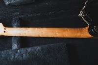 服部栞汰（SHE'S）愛用ギター「Music Man AXIS EX」ネック裏側