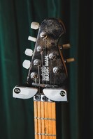 服部栞汰（SHE'S）愛用ギター「Music Man AXIS EX」ヘッド