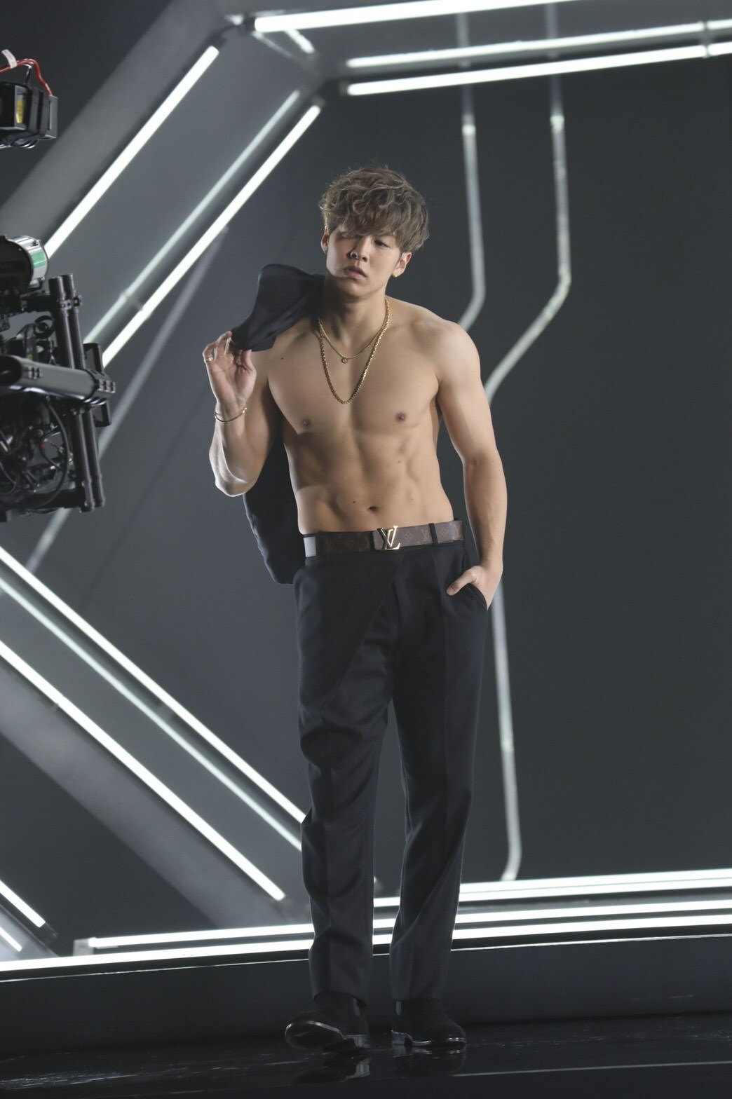 MV撮影のワンシーン。完全に海外モデルぶってます… いつか下着のモデルのオファーとか来ないかな？笑