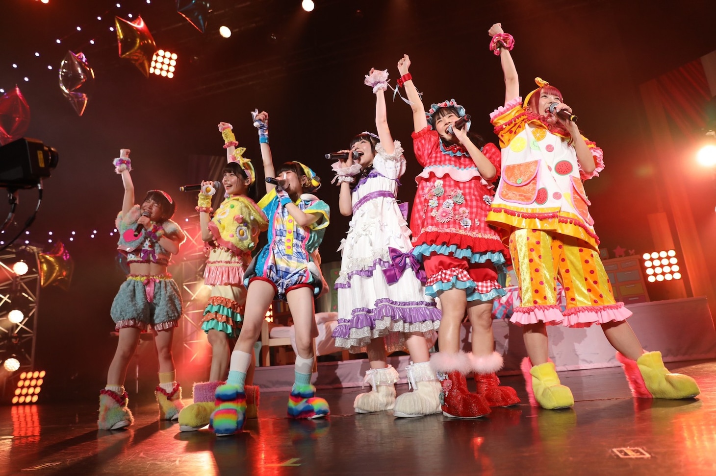でんぱ組.inc「ウルトラ☆マキシマム☆ポジティブ☆ストーリー!! ～バビュッといくよ未来にね☆～」の様子。（撮影：チェリーマン）