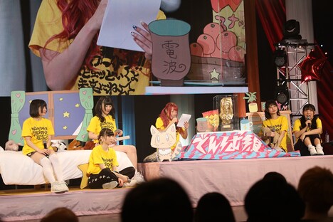 メンバーへの手紙を読む成瀬瑛美。（撮影：チェリーマン）