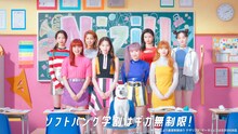 NiziU×ソフトバンク新WebCM「ネコとおしゃべり!?」編より。