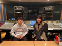 左からバカリズム、土岐麻子。