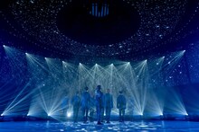 JO1「STARLIGHT DELUXE」の様子。 (c) LAPONE ENTERTAINMENT