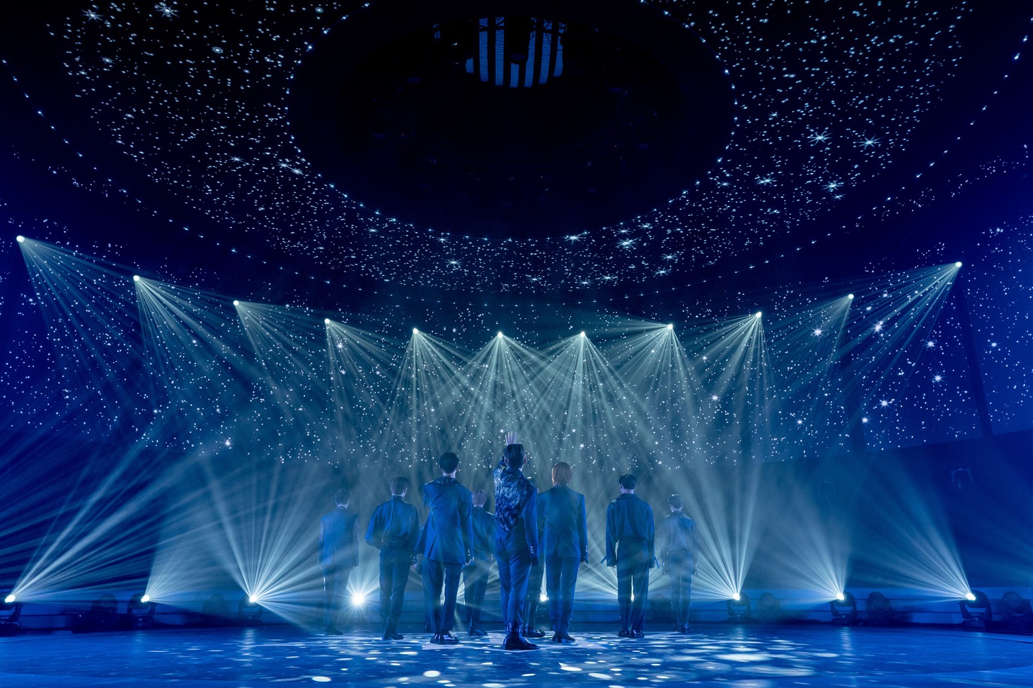 JO1「STARLIGHT DELUXE」の様子。 (c) LAPONE ENTERTAINMENT
