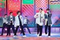 JO1「STARLIGHT DELUXE」の様子。 (c) LAPONE ENTERTAINMENT