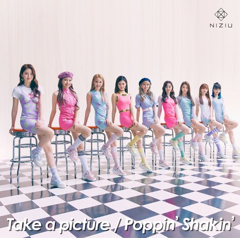 NiziU「Take a picture / Poppin' Shakin'」初回限定盤Aジャケット