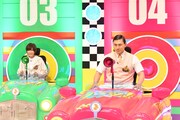 左から光宗薫、春日俊彰（オードリー）。(c)TBS