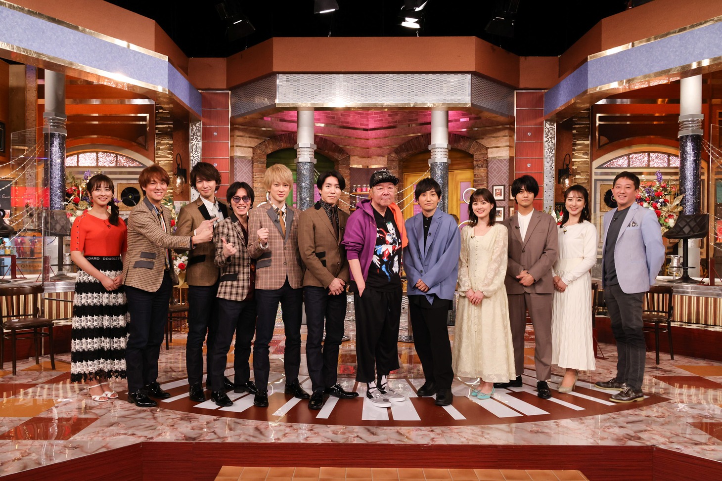 左から斎藤ちはるアナウンサー、関ジャニ∞、古田新太、水野良樹、生田絵梨花、高橋海人、川田裕美、高橋茂雄。(c)テレビ朝日