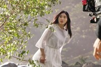 「い・ろ・は・す 天然水」テレビCM「一滴一滴森が育んだ天然水」編よりメイキング映像。