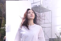 「い・ろ・は・す 天然水」テレビCM「一滴一滴森が育んだ天然水」編よりメイキング映像。