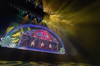 左から夏色まつり、大神ミオ、不知火フレア。