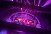 左から白上フブキ、百鬼あやめ、大神ミオ。