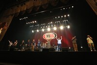 真心ブラザーズ「はしゃぎすぎてる春の大人さ 2020」の様子。（撮影：森久）