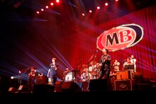 真心ブラザーズ「はしゃぎすぎてる春の大人さ 2020」の様子。（撮影：森久）