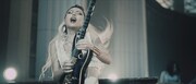 LOVEBITES「Glory To The World」MVのワンシーン。